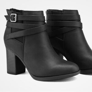 Chic Black Ankle Boots with Buckle Detail